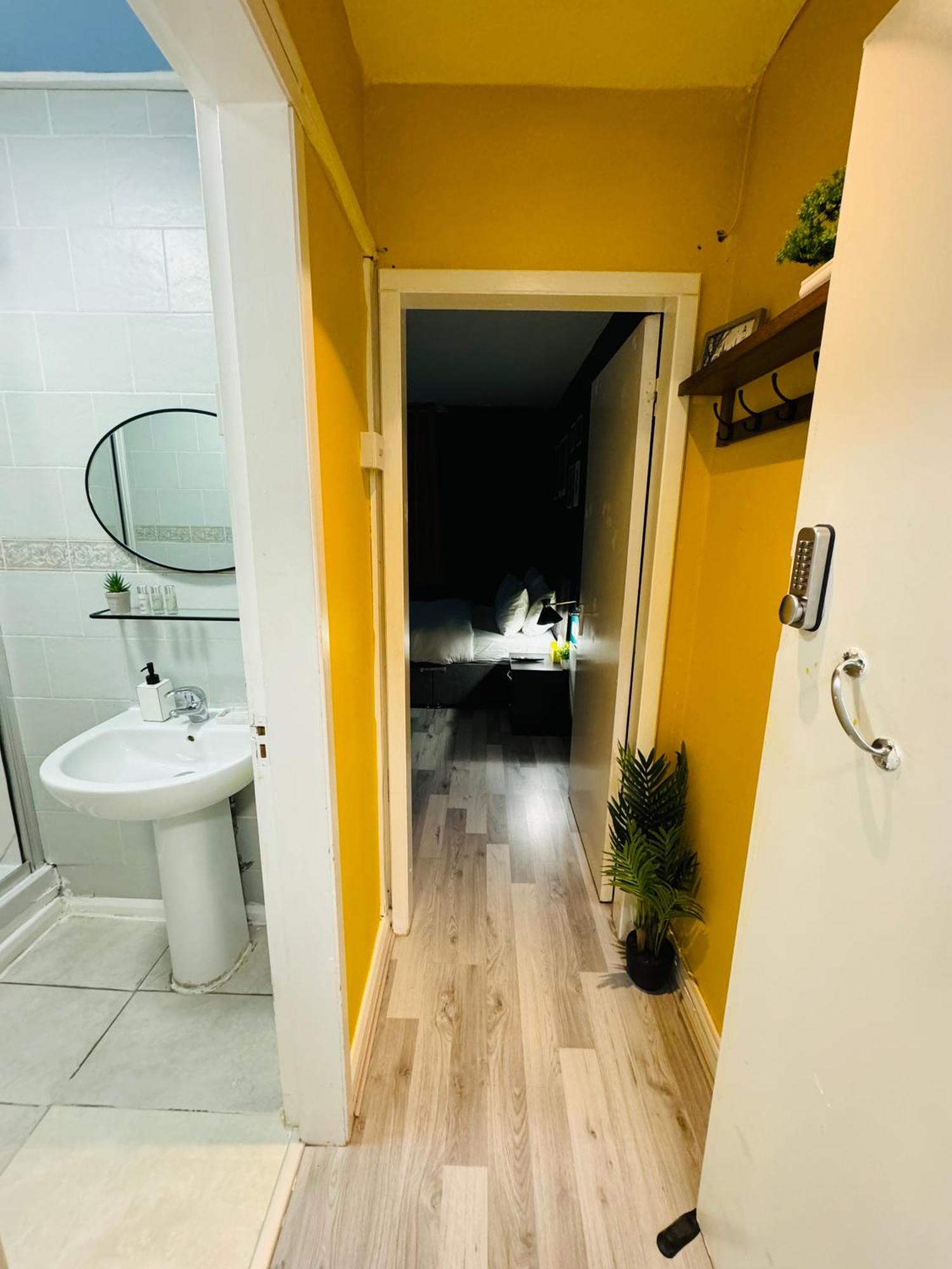 Апартаменты Unique Studio Flat In City 1110