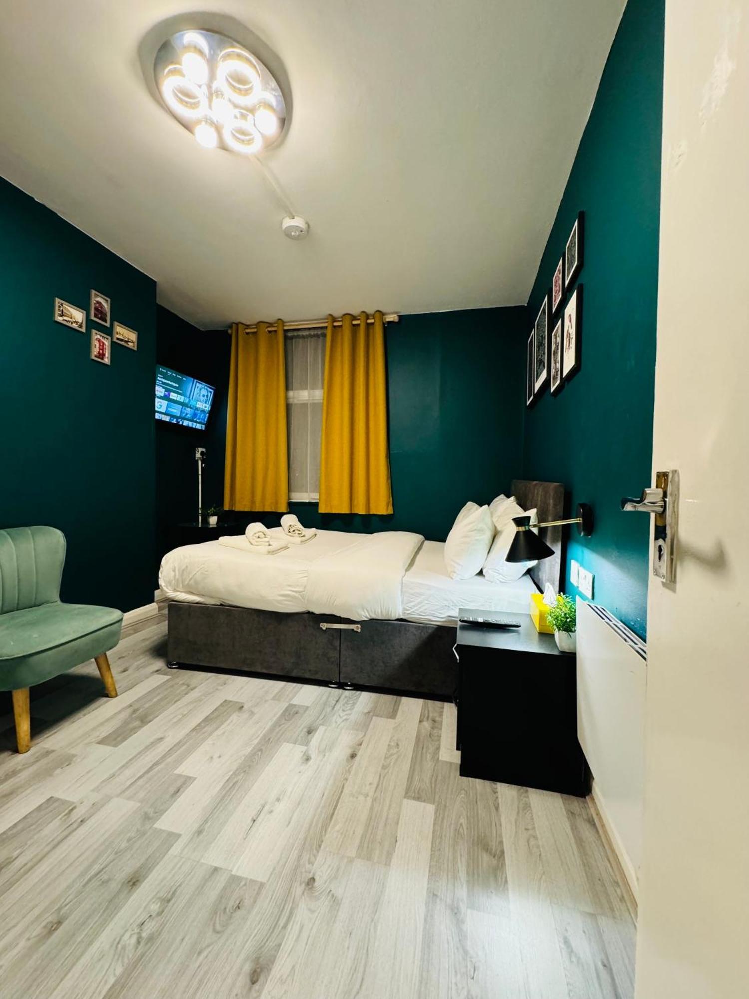 Апартаменты Unique Studio Flat In City 1110 Лондон